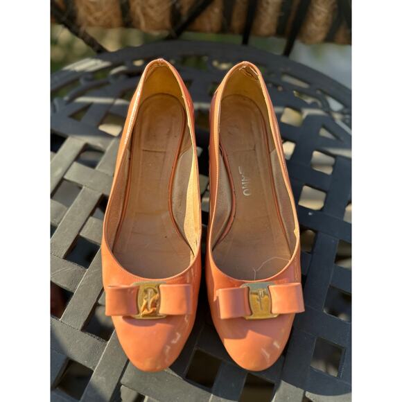 Salvatore Ferragamo Varina Ballet Flats Women’s 9 Peach Patent Bow Logo Italy - Picture 1 of 6